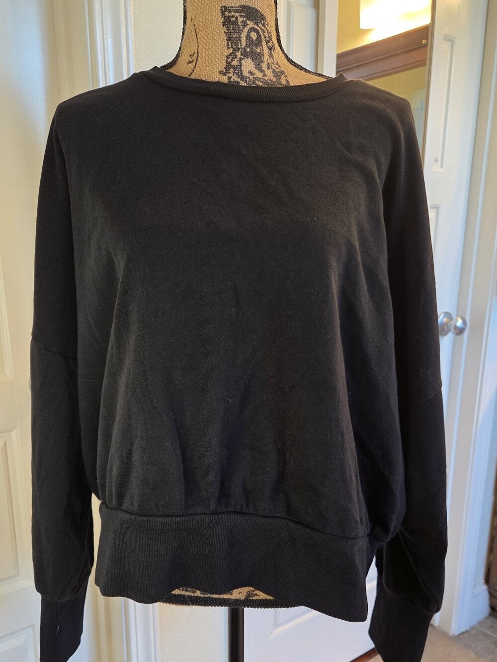 Old Navy Black Cropped Crewneck Sweatshirt XXL